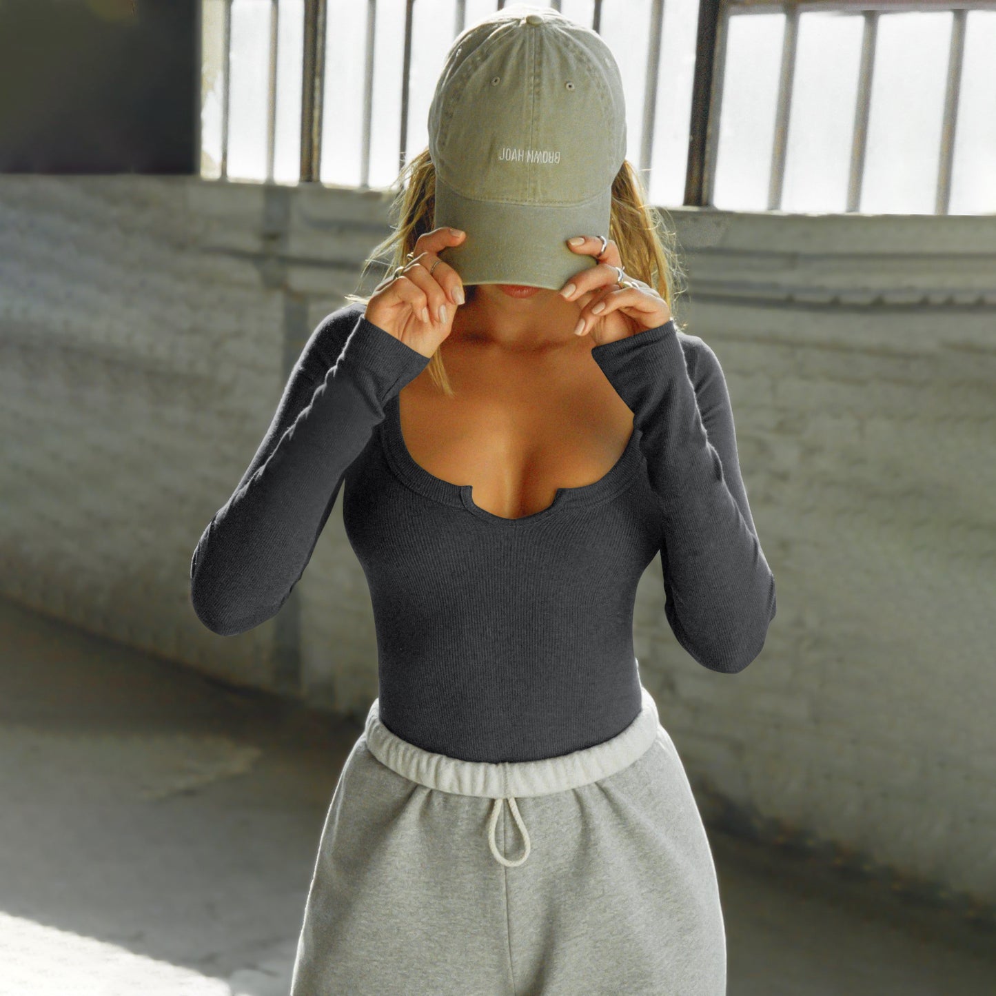 Elegantes Herzausschnitt-T-Shirt – Modern & einzigartig