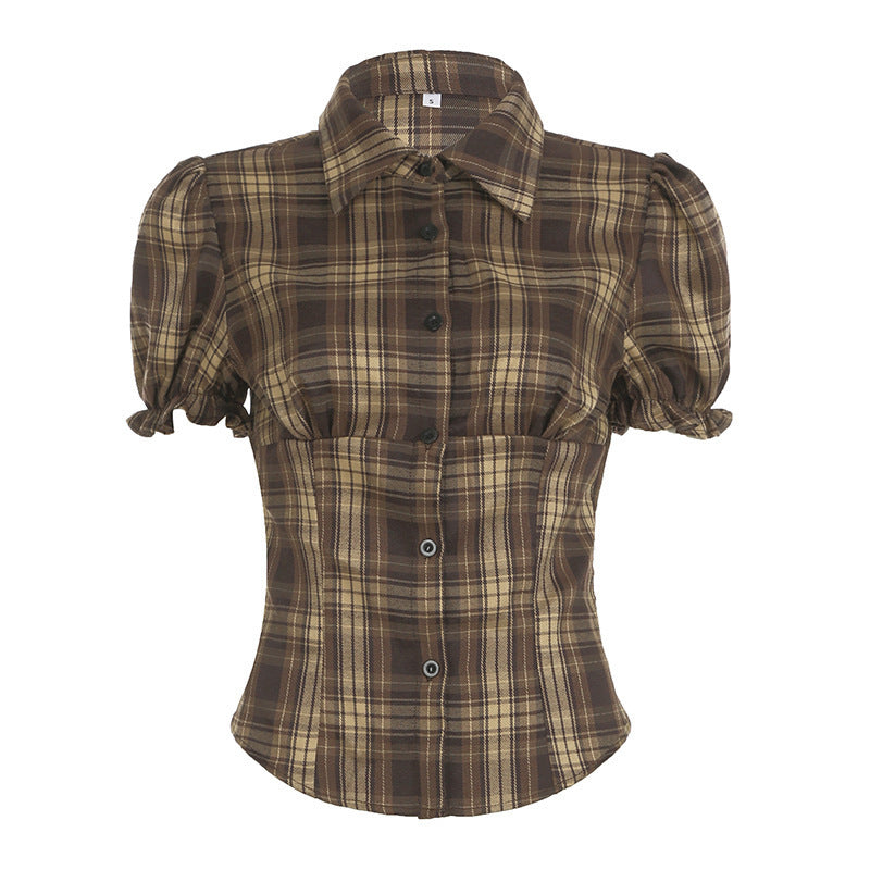 Trendy College-Rock mit Karomuster und stylischen Falten