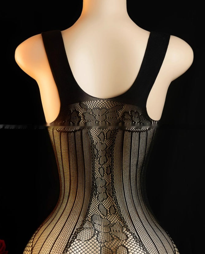 Sexy heißes Mädchen trägt enge Netzstrumpfhosen mit durchbrochenen