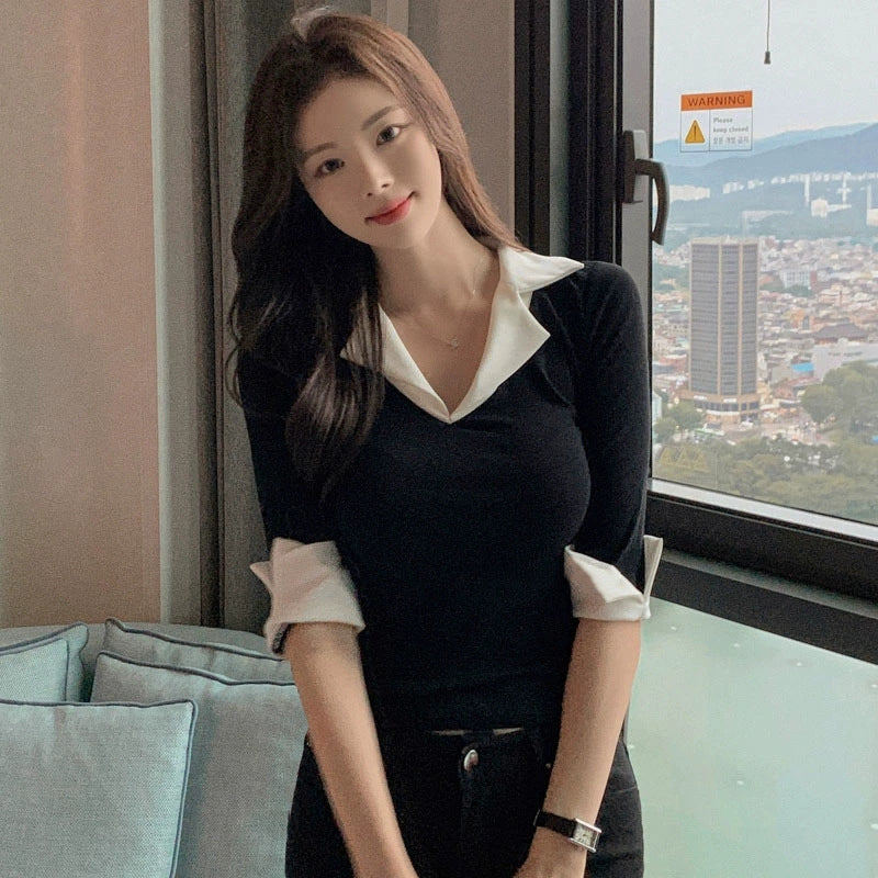 Trendiges Colorblock V-Neck Shirt – Figurbetont & modisch