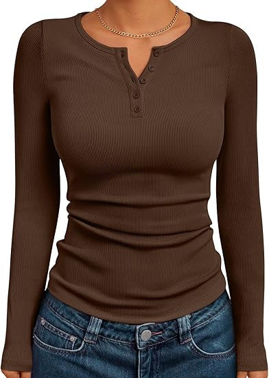 Damen-Langarmshirt aus Feinstrick – Unifarben & dekorative Knöpfe