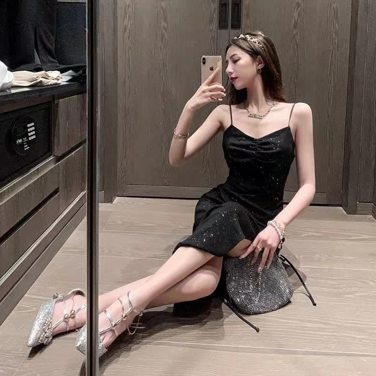 Elegantes Damenkleid – Französische Träger und Slimming Effekt