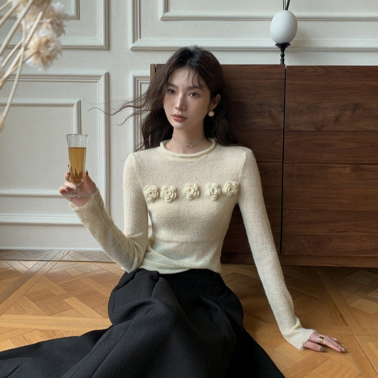 Zarter Damen-Stricktop mit Blütendetails & Rundhals