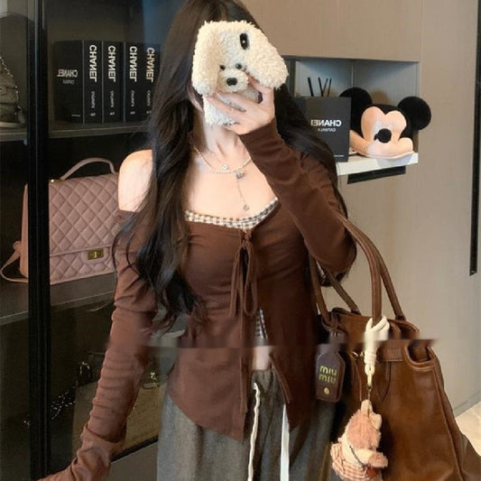 Modischer Damen-Kurzcardigan mit feinen Trägern