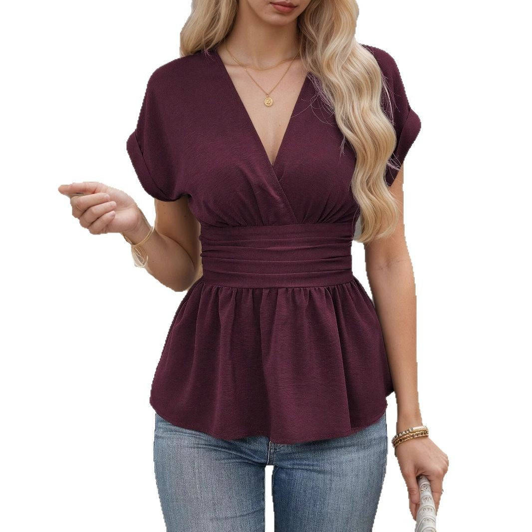 Sommerliches, einfarbiges, eng anliegendes Shirt mit V-Ausschnitt, Falten in der Taille