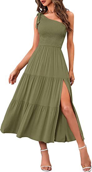 Neues Sommerkleid für Damen: Einseitig schulterfrei, plissiert, mit gestuftem Saum und Schlitz