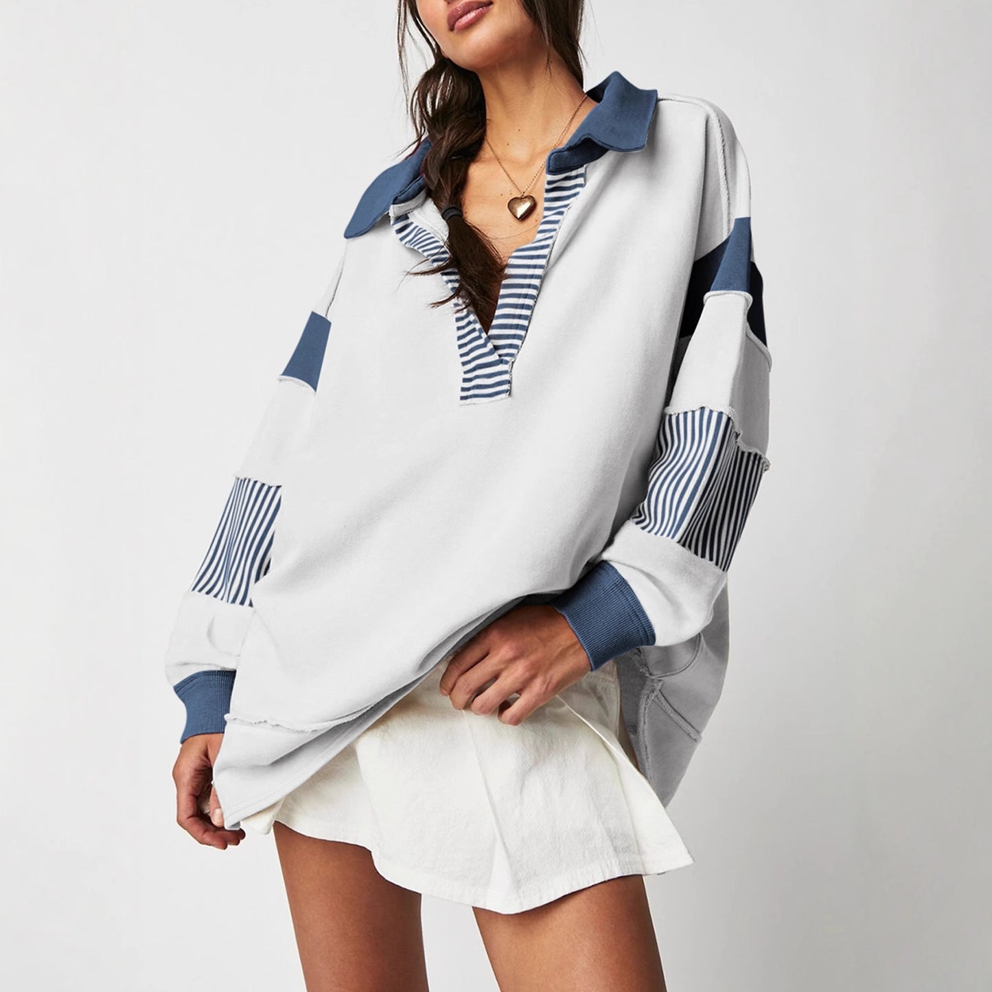 Pullover-Sweatshirt mit Streifenmuster in passenden Farben, langen Ärmeln und lockerer Passform