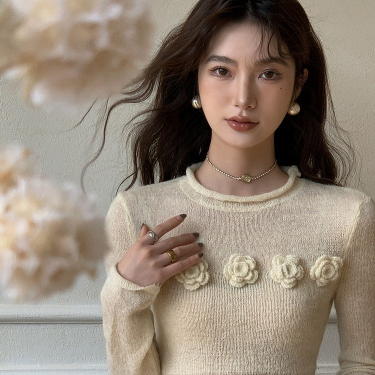 Zarter Damen-Stricktop mit Blütendetails & Rundhals