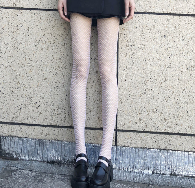 Sommerliche Netzstrümpfe für Damen in den Größen Groß, Mittel und Klein