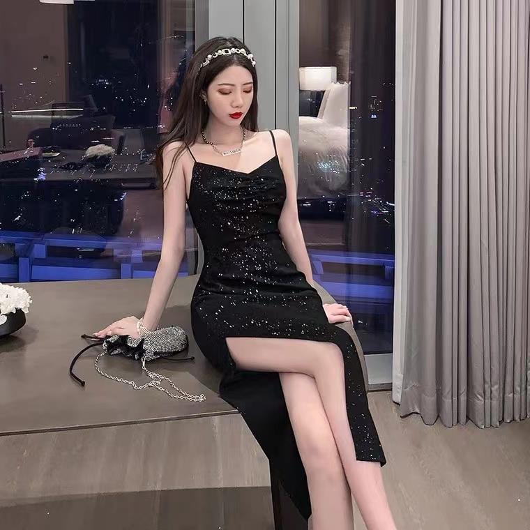 Elegantes Damenkleid – Französische Träger und Slimming Effekt
