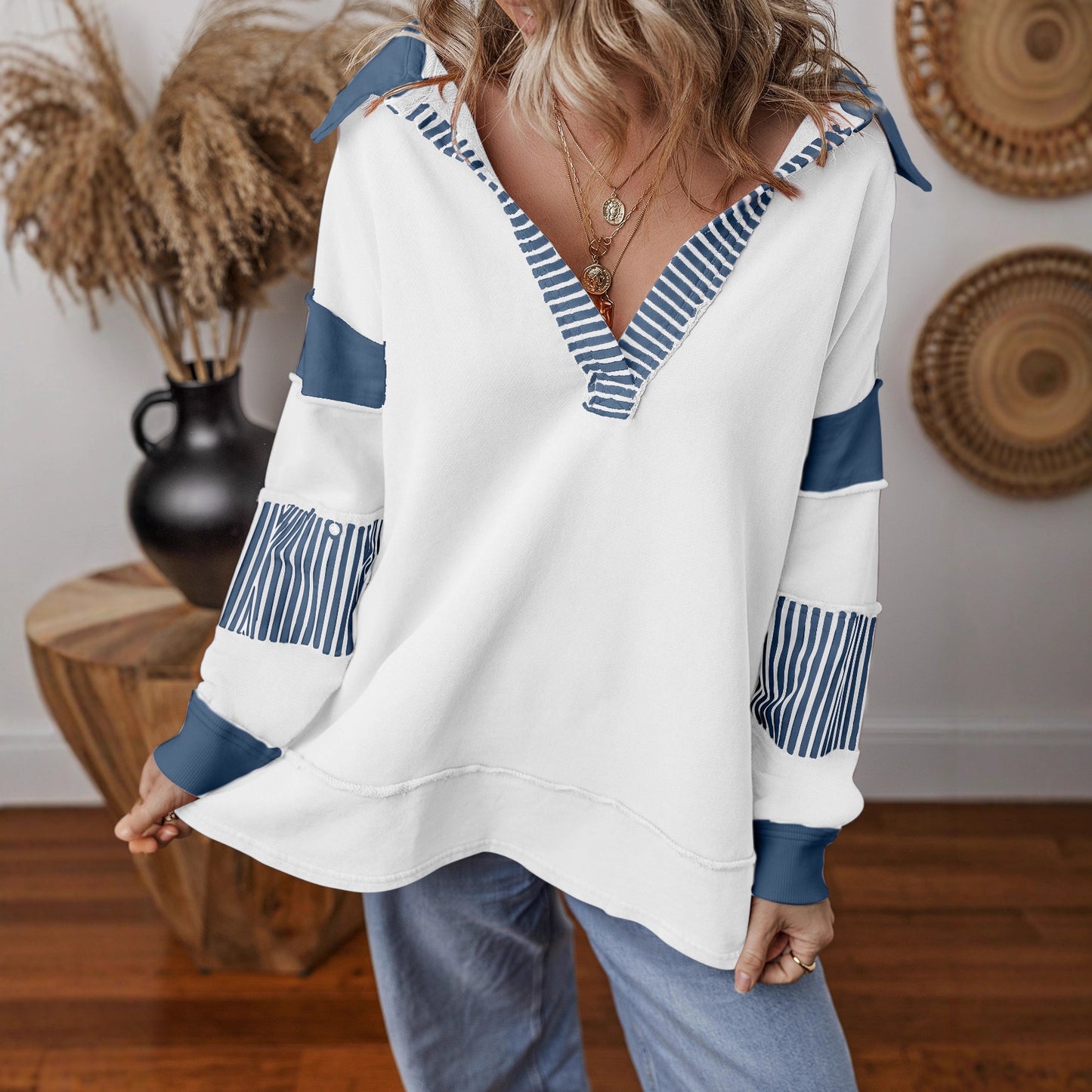 Pullover-Sweatshirt mit Streifenmuster in passenden Farben, langen Ärmeln und lockerer Passform
