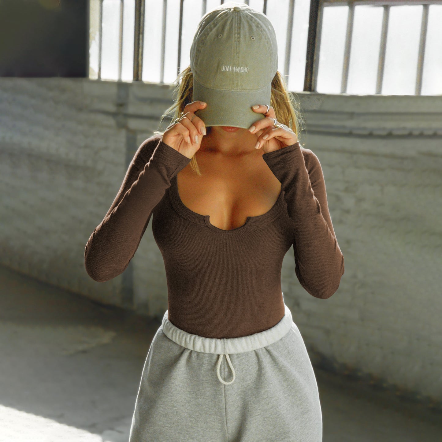 Elegantes Herzausschnitt-T-Shirt – Modern & einzigartig