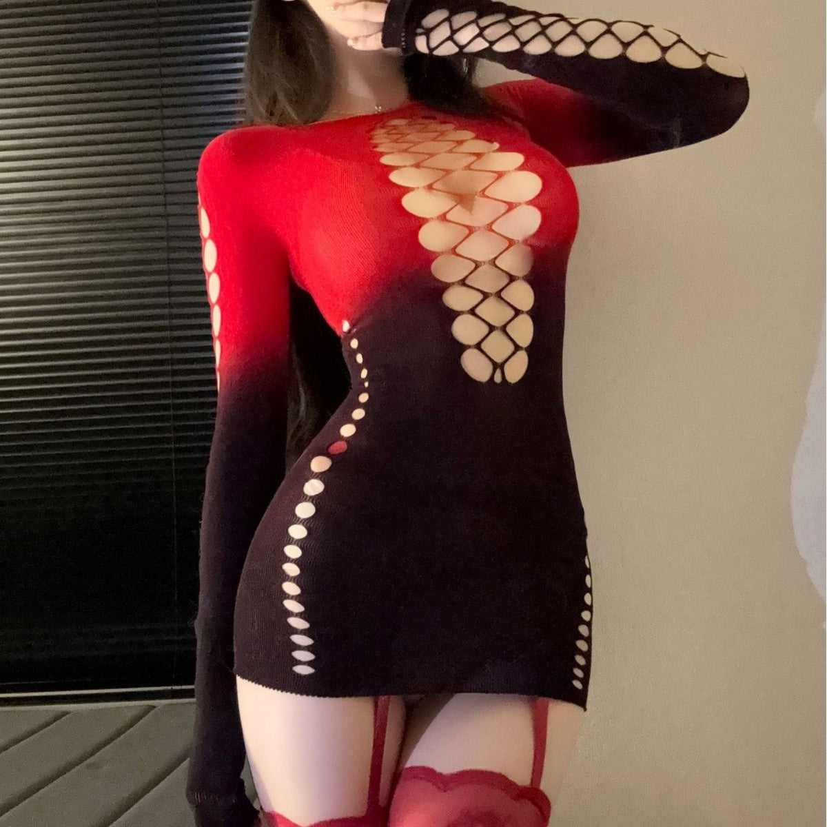 Weiße, transparente, sexy, enge Netzstrumpfhose mit Cut-outs