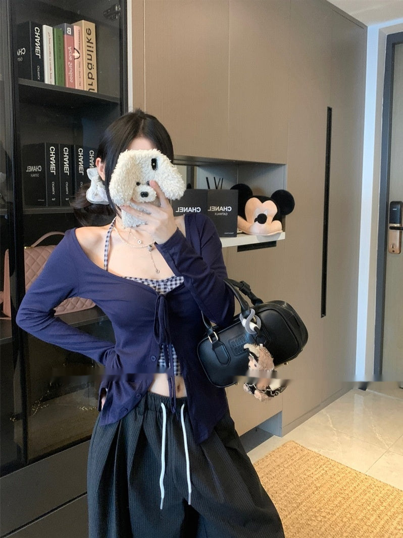 Modischer Damen-Kurzcardigan mit feinen Trägern