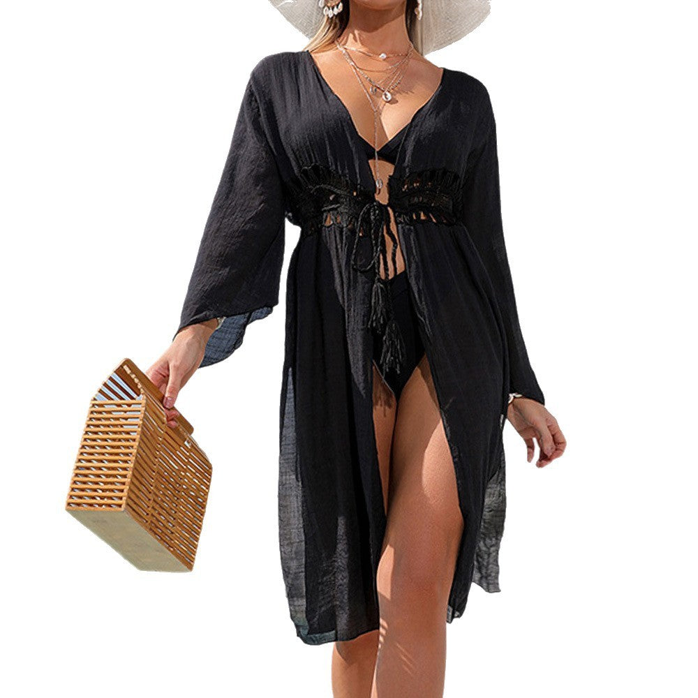 Handgehäkelter Strandmantel mit Glockenärmeln und Lochmuster