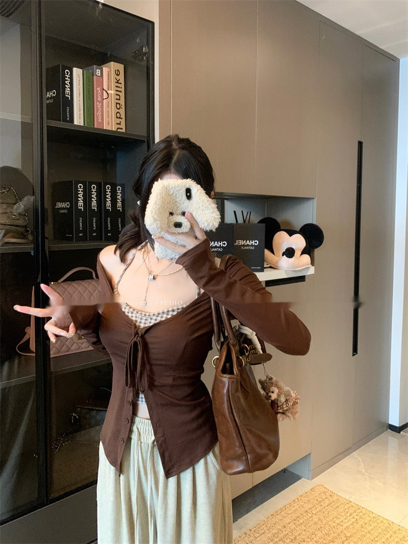 Modischer Damen-Kurzcardigan mit feinen Trägern