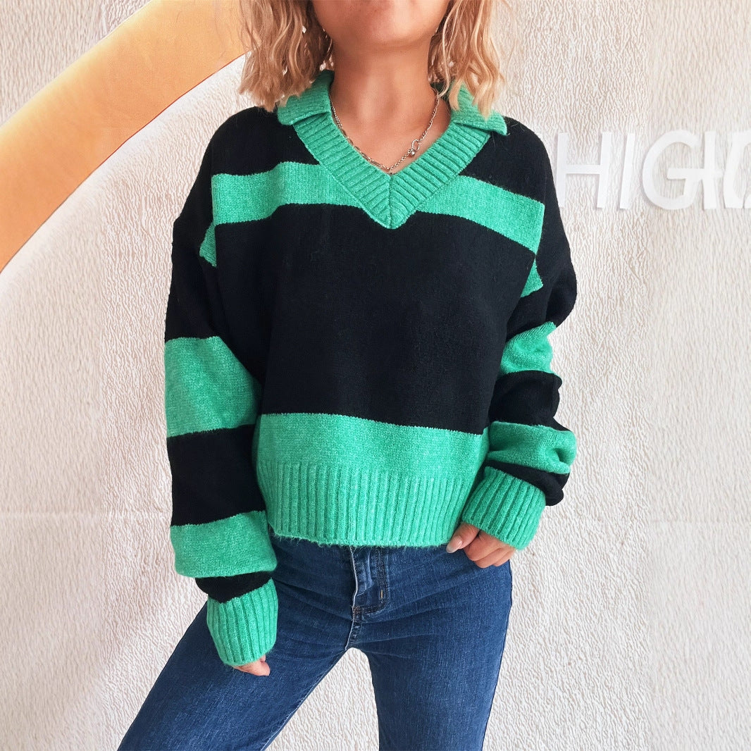 Damenpullover mit kontrastfarbenen Streifen, Strickkragen und langen Ärmeln – ideal für Pendler.