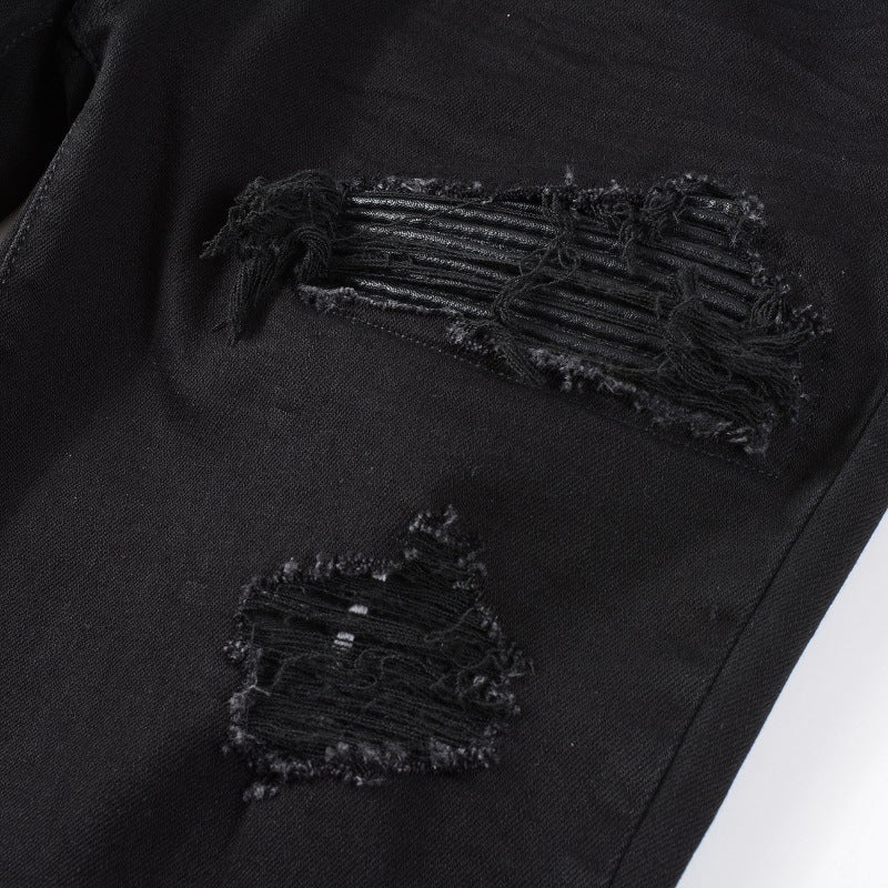 Schwarze Distressed-Jeans im Streetstyle