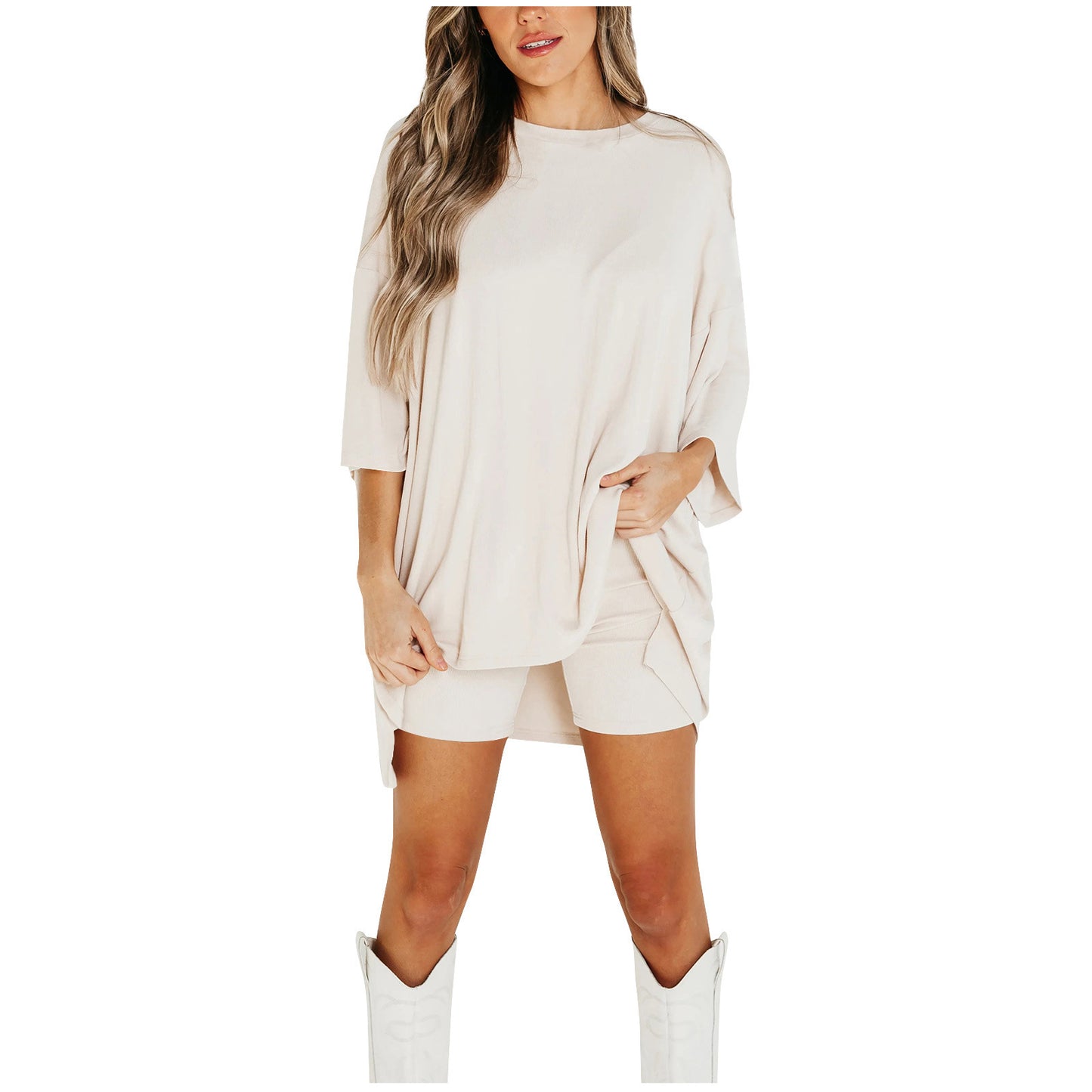 Sommerlicher Shorts-Anzug: Modisches, lockeres Kurzarm-T-Shirt und schmal geschnittene Hose – Damenbekleidung