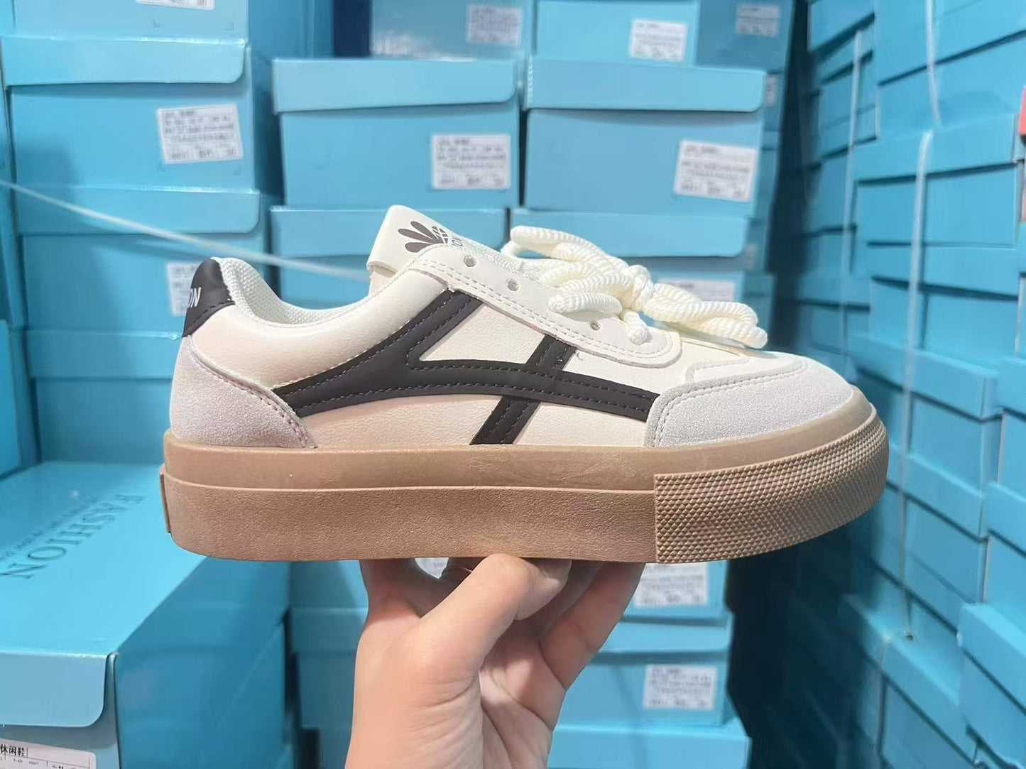 Lackleder Schnürschuhe aus Kunstleder mit flacher Sohle, Größen 35–40