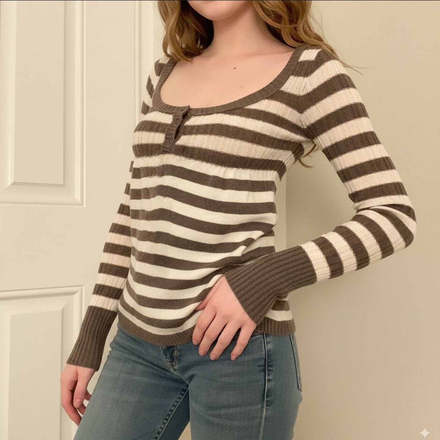 Damen-Vollknöpfiges Wolloberteil mit vertieften Streifen