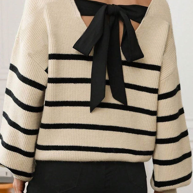 Damenpullover mit gestreifter Schleife – Apricot mit Schwarz, S–XL