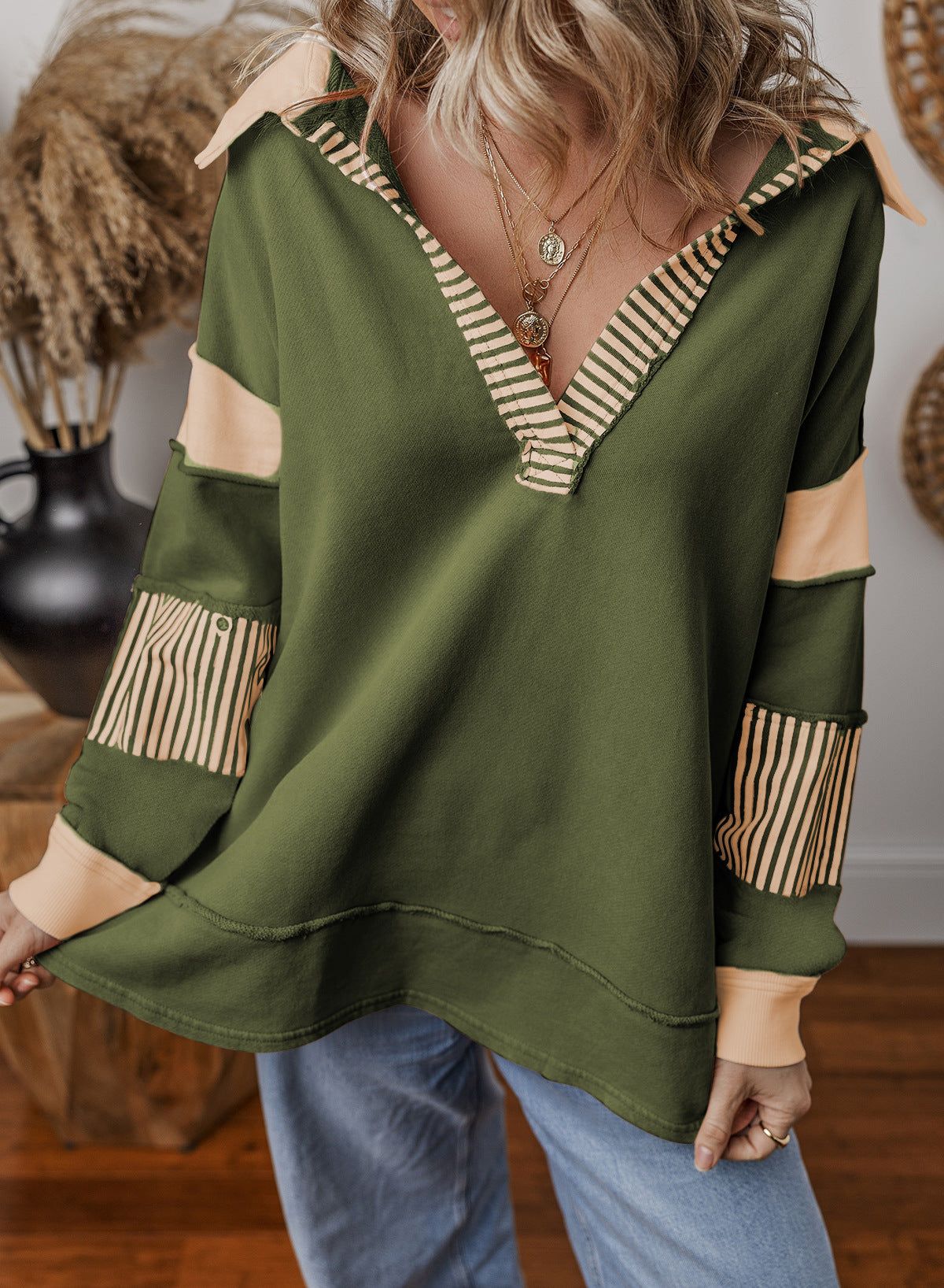 Pullover-Sweatshirt mit Streifenmuster in passenden Farben, langen Ärmeln und lockerer Passform