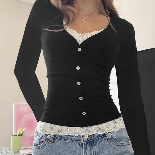 Raffiniertes Spitzen-Langarmshirt im Fake-Zweiteiler-Look