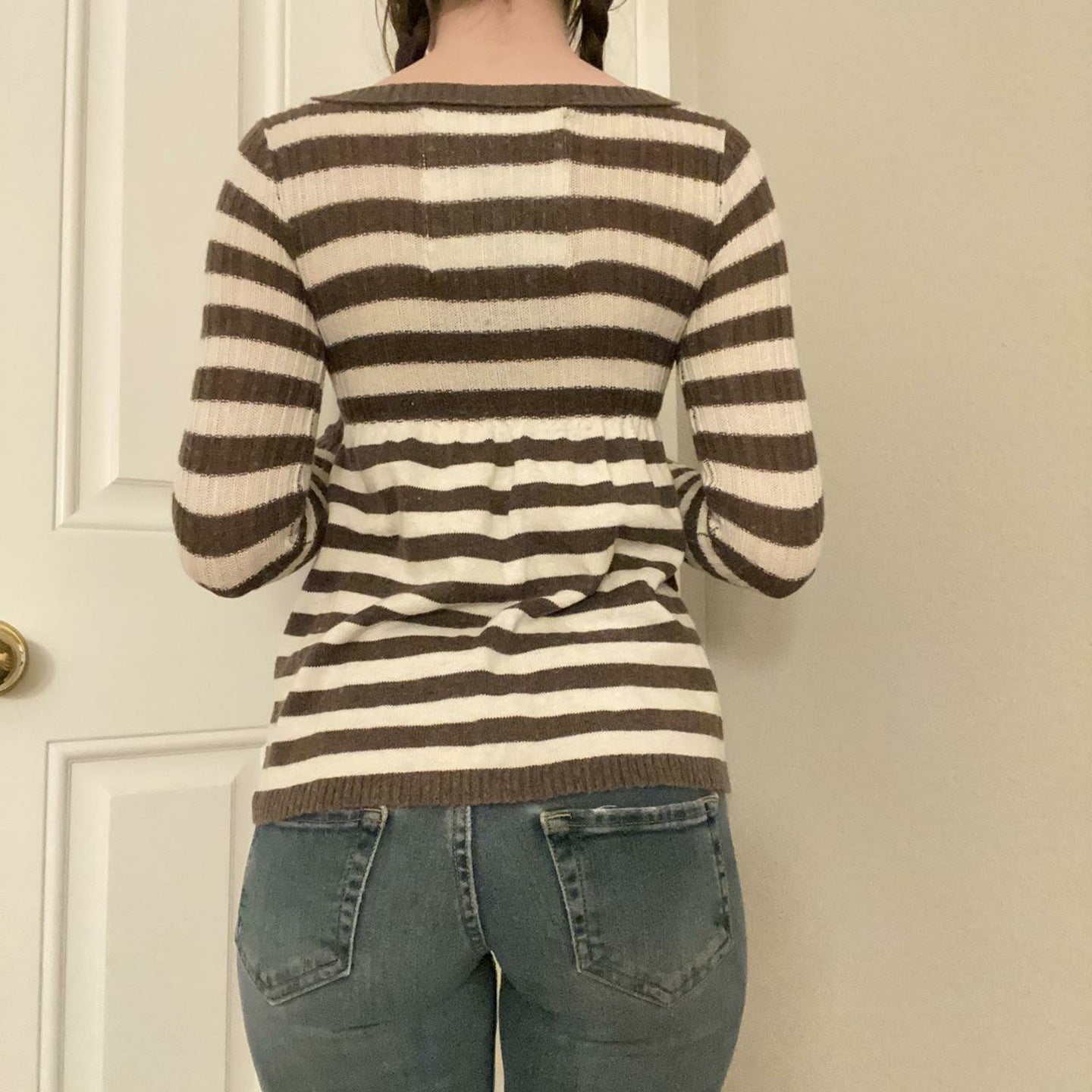 Damen-Vollknöpfiges Wolloberteil mit vertieften Streifen