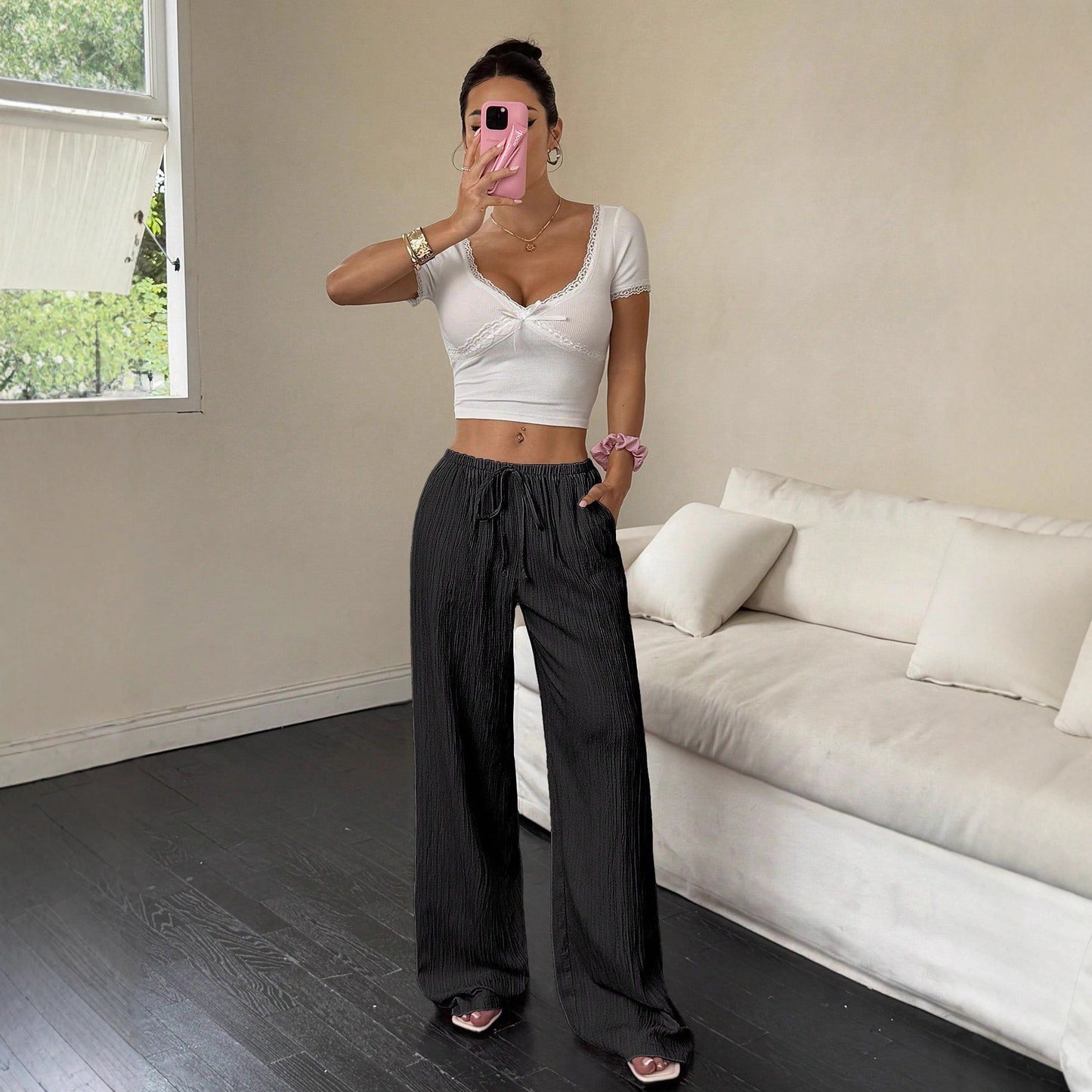 Modische, lässige Damenhose mit Schnürung am Bund – perfekt aufeinander abgestimmt