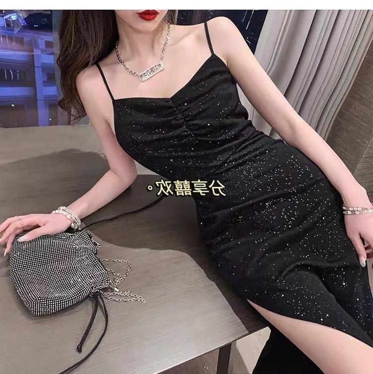 Elegantes Damenkleid – Französische Träger und Slimming Effekt