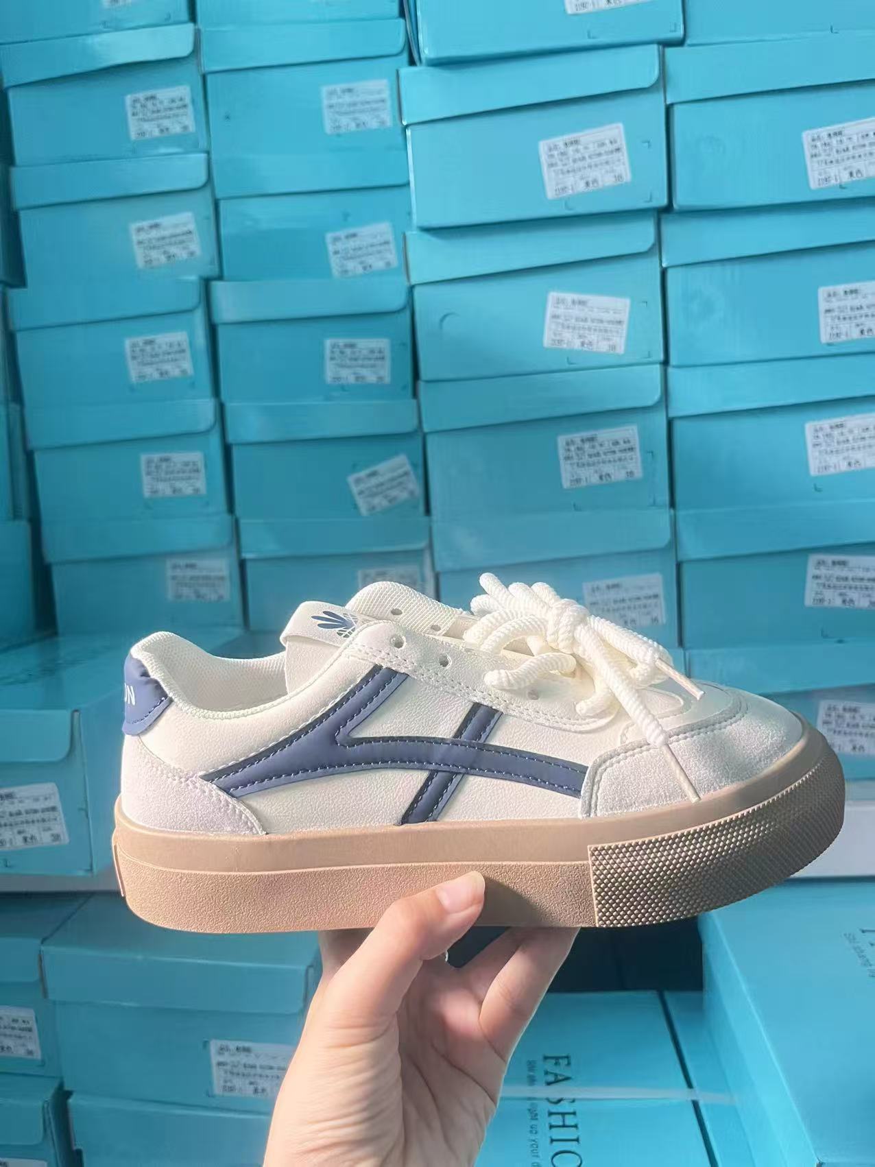 Lackleder Schnürschuhe aus Kunstleder mit flacher Sohle, Größen 35–40