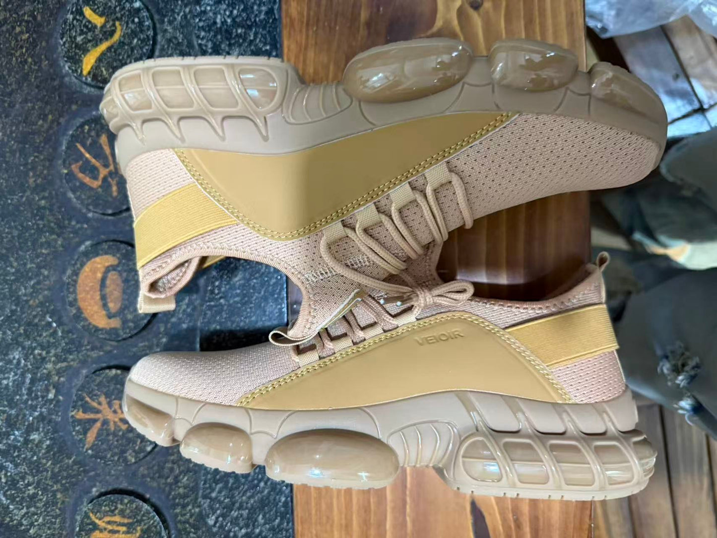 Leichte Sportsneaker mit TPU-Upper & Mesh-Futter