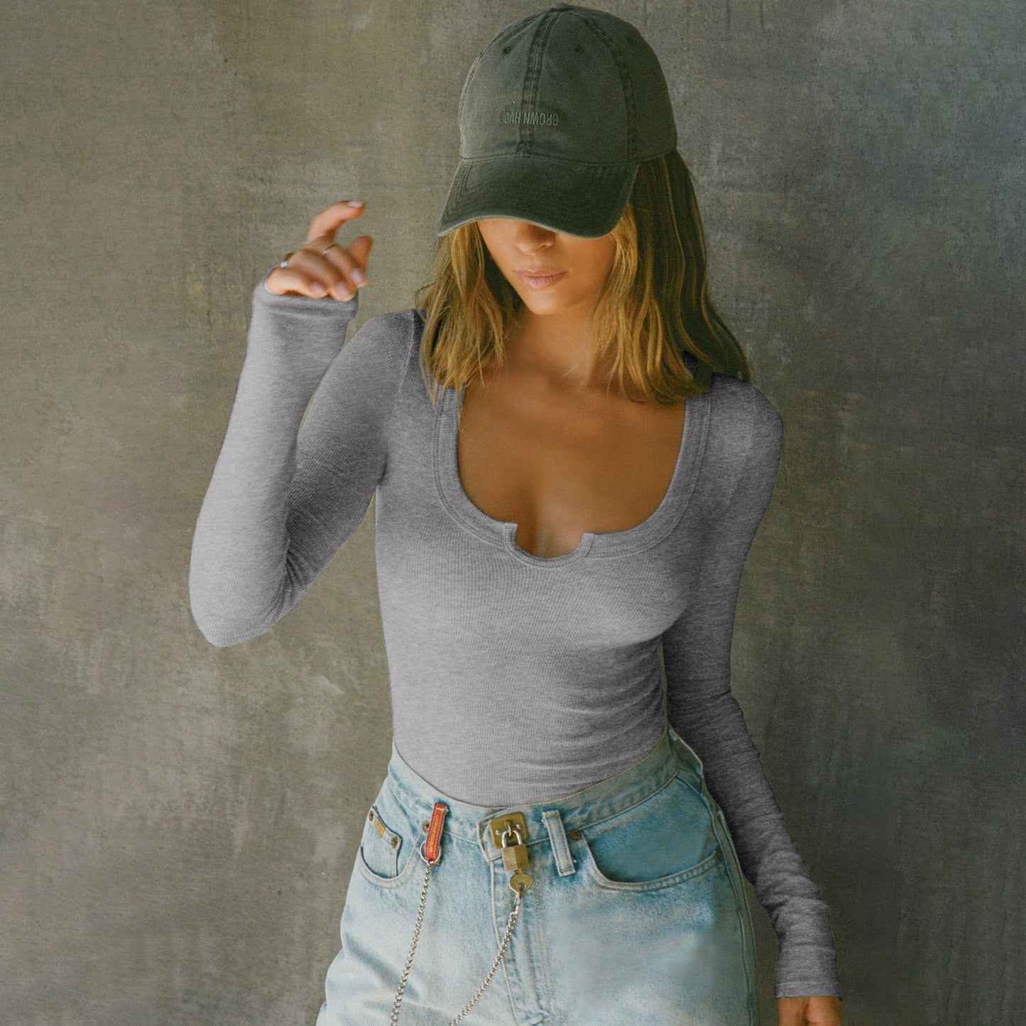 Elegantes Herzausschnitt-T-Shirt – Modern & einzigartig