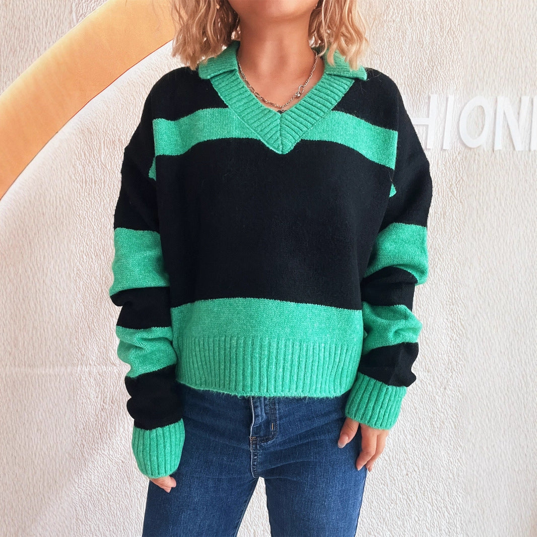 Damenpullover mit kontrastfarbenen Streifen, Strickkragen und langen Ärmeln – ideal für Pendler.